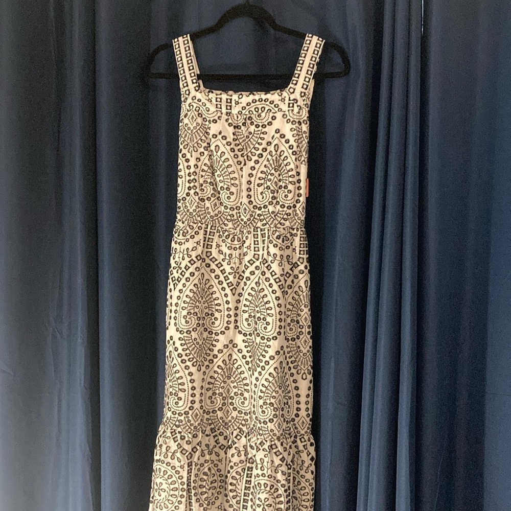 Talbots dress size petite 4 black and white lace detail
Mid length tie waist